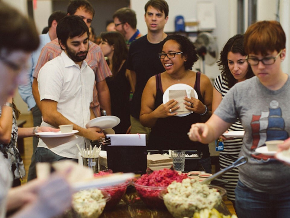 Des employés Etsy font la queue pour Eatsy Des employés Etsy font la queue pour Eatsy