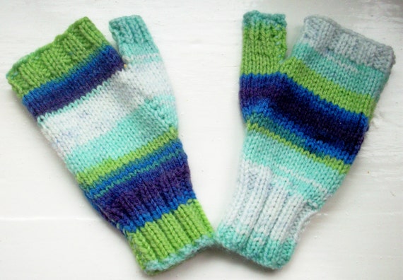 Child's vegan hand warmers with thumb, fingerless gloves, wool free, warm, unisex, green, blue