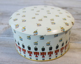 Vintage Solider Tin, Round Tea Storage, Cookie Tin, Vintage Candy Can, Designed 1986, Christmas Tin, Holiday Tin