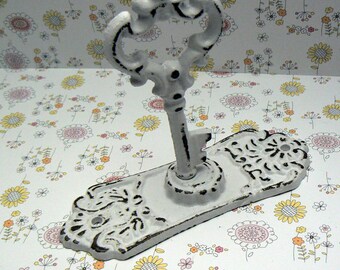 Skeleton Key Door Back Plate Shabby Style Chic Hook Jewelry Holder Curtain Tie Back White / White Towel Holder French Decor Paris