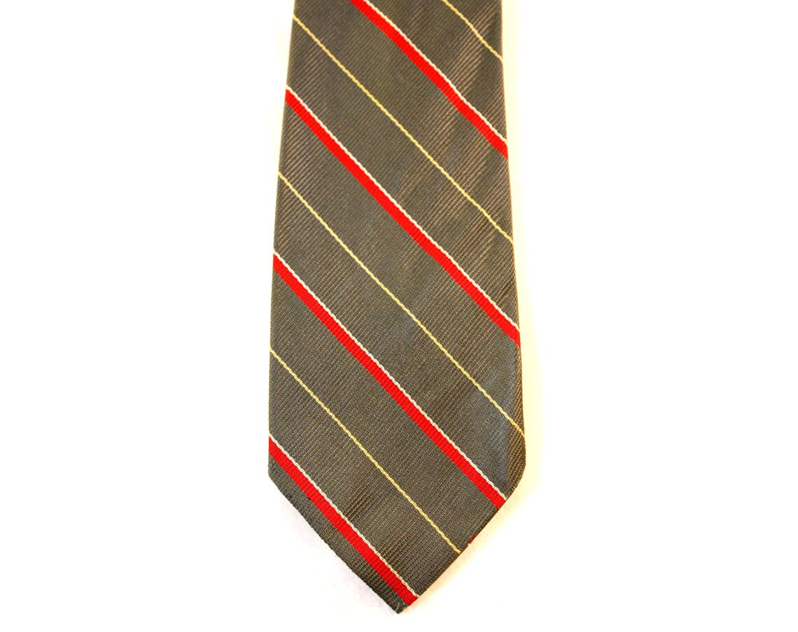 Men's 70s Tie 1970s Pewter Gray & Red Striped Necktie