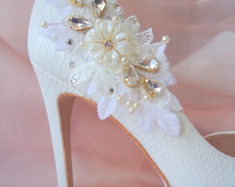Shoe Clips. Ivory shoes, shoe clips rhinestone, shoe clips weddings, gold shoe clips, bridal shoe clips, shoe clip ons, RENATA mdw-0042
