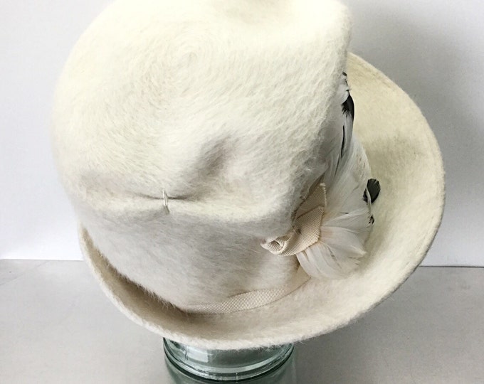LT Italy Vintage Mohair Hat for Elizabeth Millinery, Cream Fadora with Duck Feathers. Cloche Hat. Millinery Hat. Vintage Cream Wedding Hat.