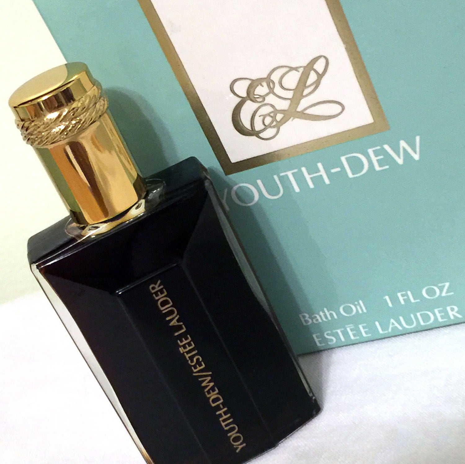 Vintage Youth Dew Perfumed Bath Oil by Estee Lauder 1oz.