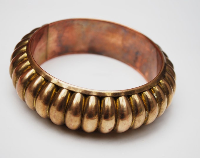 Gold ribbed bangle - gold plated copper - modern Boho Bracelet