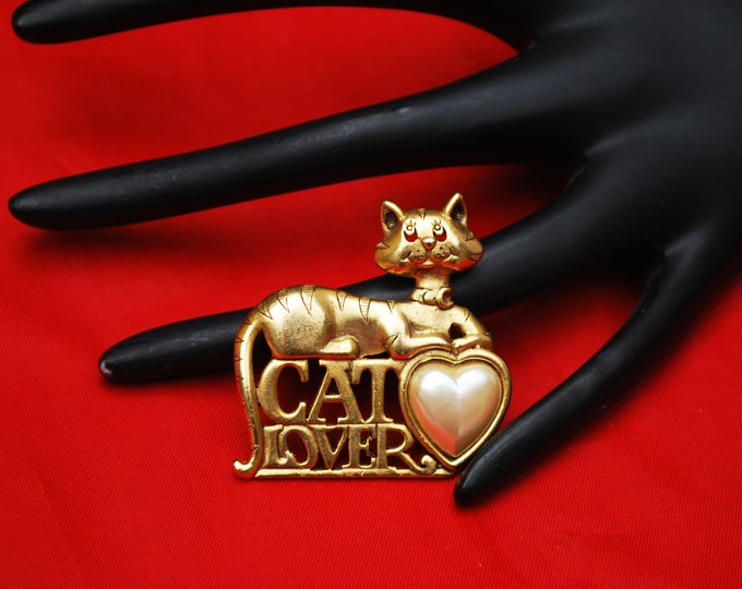 Cat Lover Brooch - Signed Danecraftgold tone Kitty - white pearl heart