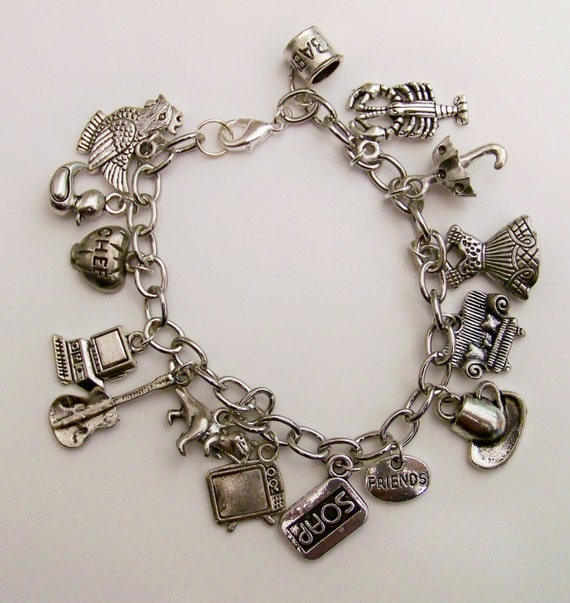 Bracciale Charm Ispirato A Serie TV | Gioiello Originale In Acciaio Inox Per Amiche E Fan | Regalo Con Sacchetto Di Velluto