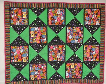 Halloween is coming, quilted wall hanging or lap quilt. Machine pieced and quilted, bound to be loved by all ghouls and ghosties