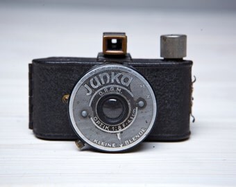Vintage Camera Junka. Vintage Camera made in the mid-1930s .