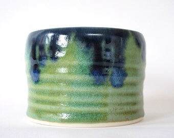 ceramic planter.porcelain planter. planter. porcelain.Handmade pottery.ceramic pot.pottery.glazed ceramic pot.decorative plant pot.clay pot.