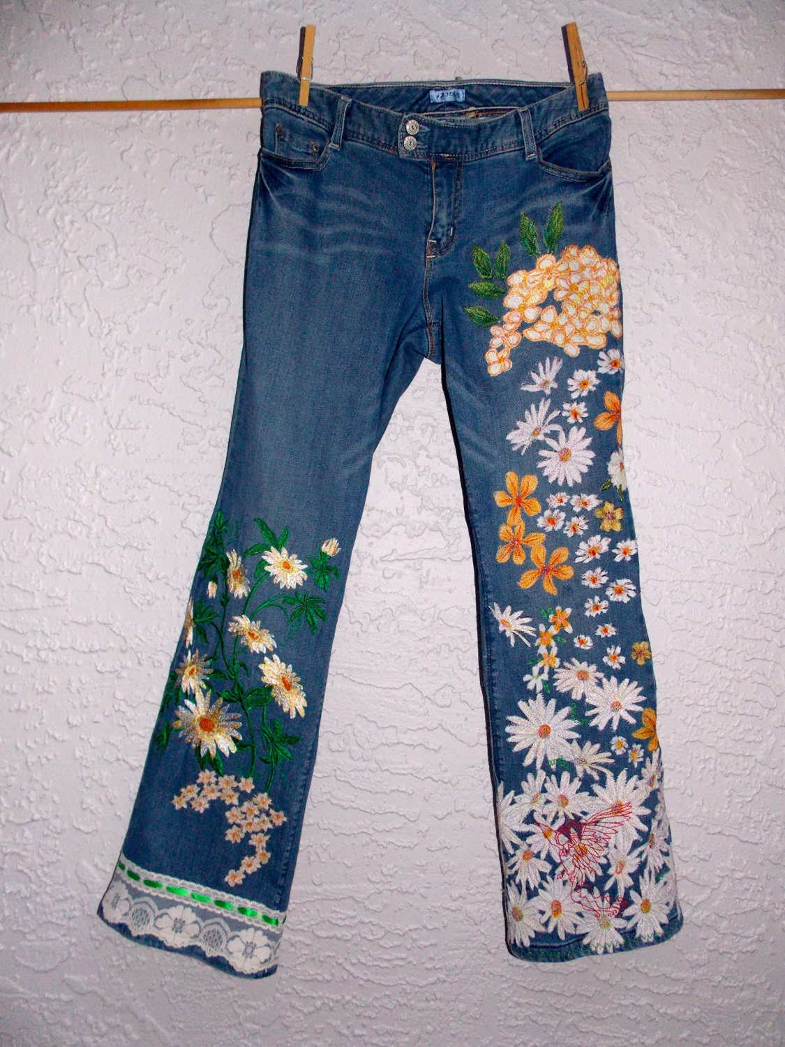 IZOD Jeans Floral Applique Thread Painted Machine