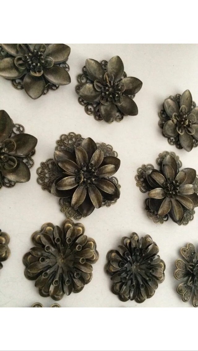 25 flower metal embellishments mixed media scrapbooking
