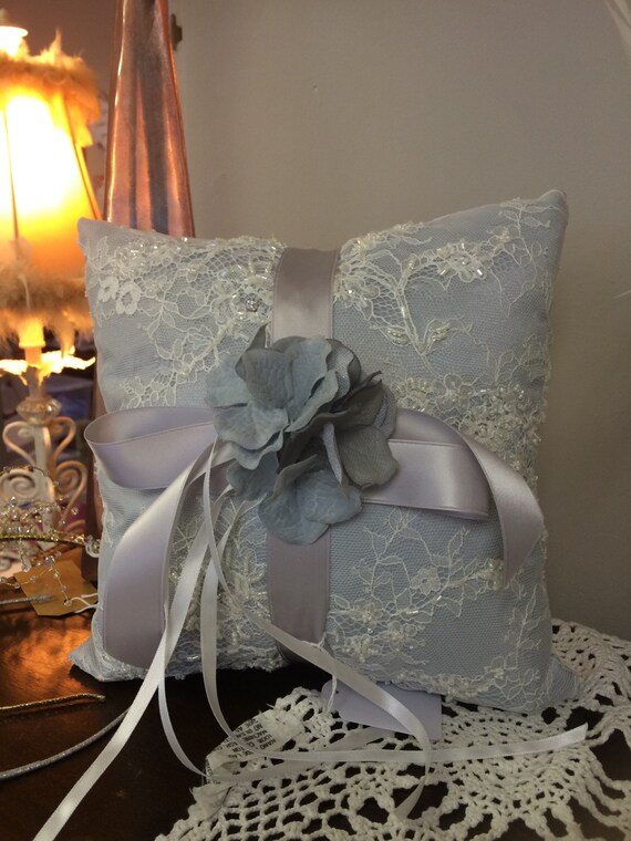 Vintage Inspired Ring Cushion Blue / Ivory