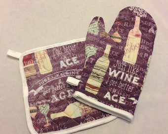 Funny wine themed insulated/quilted pot holder and oven mitt set