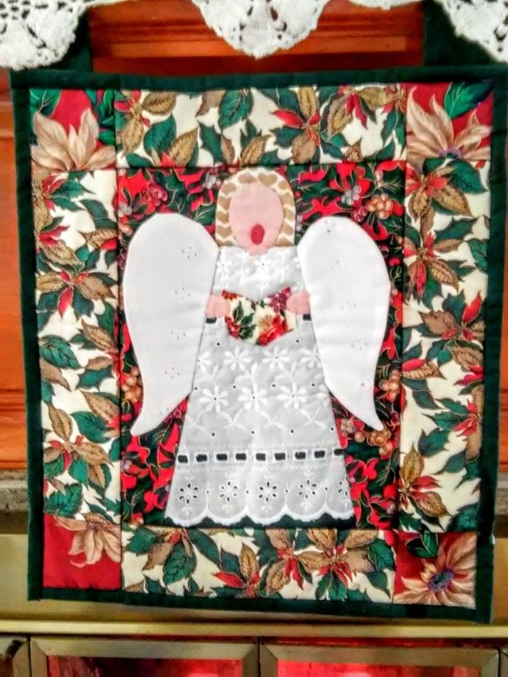 Angel Quilt Mantel Hanging Singing angel with wings in