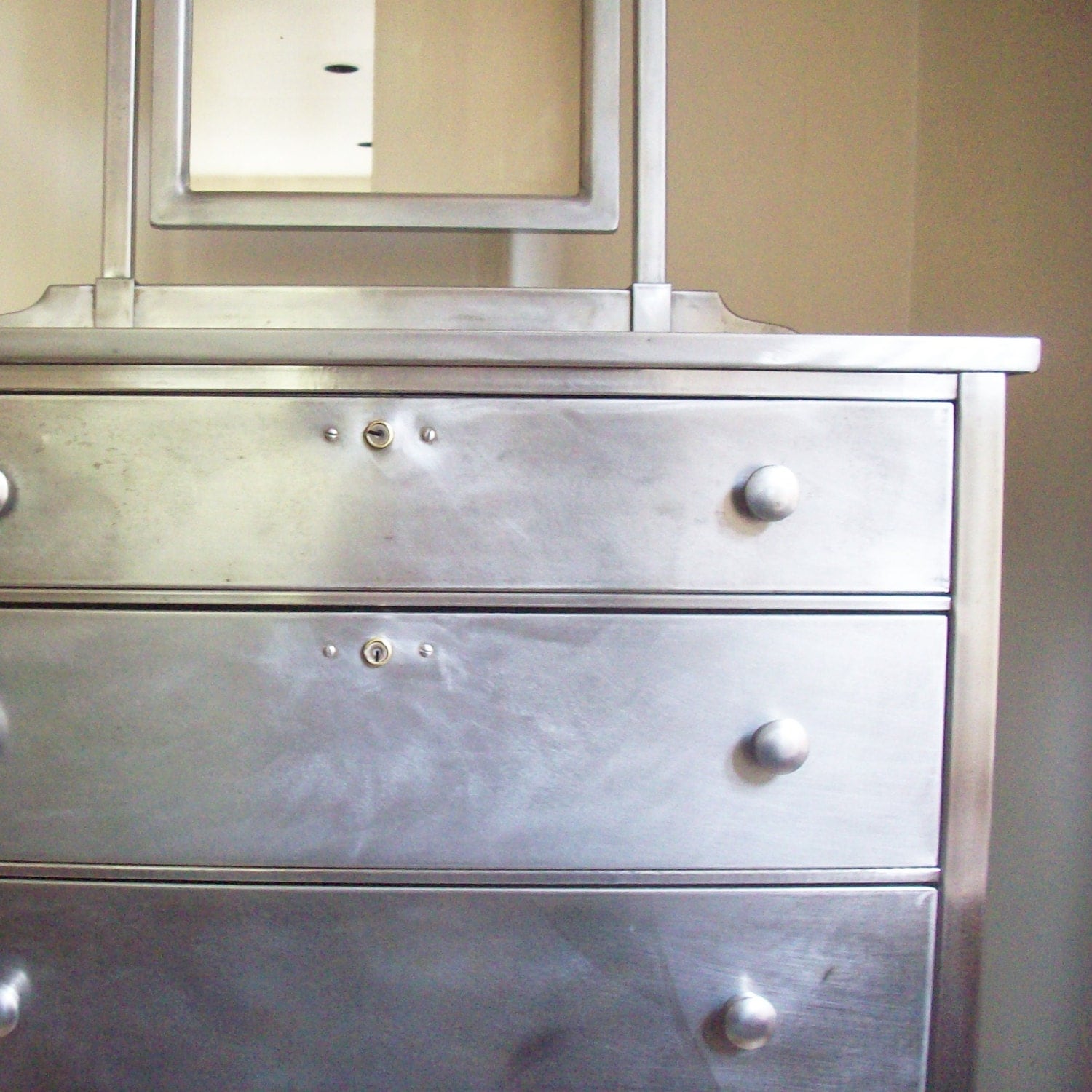 vintage metal hospital dresser VINTAGE SIMMONS METAL DRESSER 6 DRAWERS, CHEST OF DRAWERS 1939 PRE WAR FURNITURE