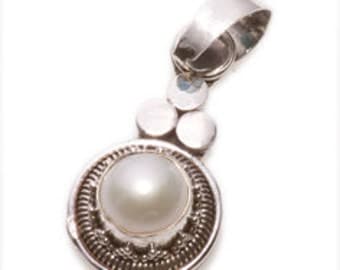 Fine Vintage Silver Pendant. Real Pearl and a Silver Chain.