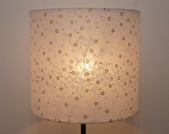abat-jour en papier de murier washi, fleurs blanches et dorées / lampshade, mulberry washi paper, white and golden flowers