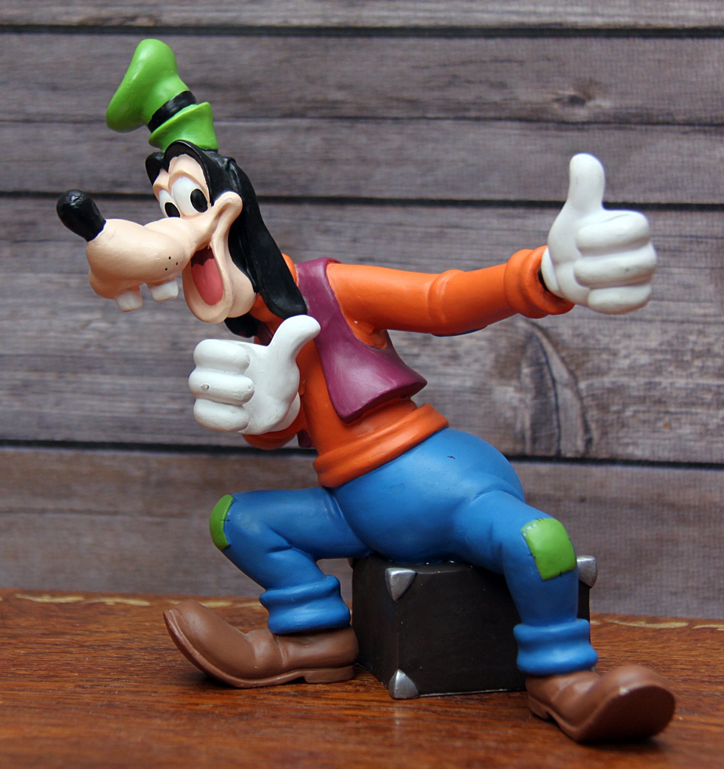 Disney Goofy Figurine 7 Resin Figure Thumbs Up