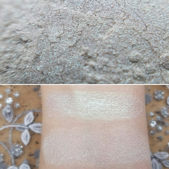 Moondust Iridescent Green Eyeshadow by MoonGlimmerCosmetics