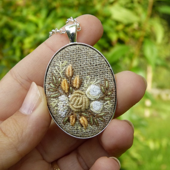 Embroidered roses necklace Pendant Cameo Retro Vintage