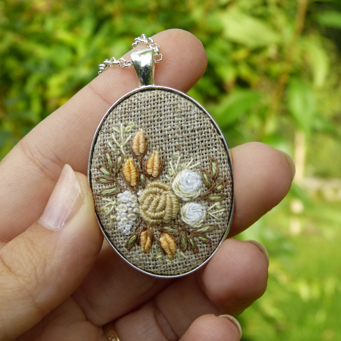 Embroidered roses necklace Pendant Cameo Retro Vintage