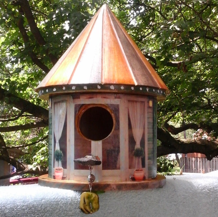 Decoupage birdhouse
