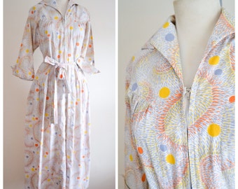 1950s Mid Century print cotton house dress / robe - 50s Atomic housecoat S M