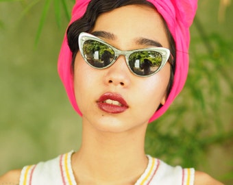 Vintage Sunglasses Cateye By American Optical Rare Greywood Color 1960's Great Detailing