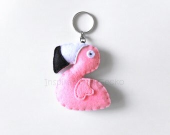 Pink flamingo keychain made of felt, animal mini plush charm, bags accessory and Valentine's Day gift idea for her, animal lovers, funny