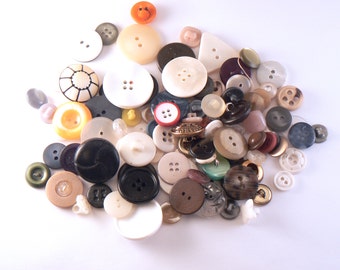 100 Random Plastic Button Mix - Crafting Buttons - Sewing Button Mix - Bulk Button Lot - Vintage Button Mix - Assorted Sewing Buttons