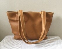 coach hobo tote-um-table