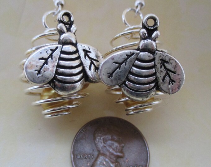 Bee clip on earrings-bumble bee earrings-Bee gifts-bee jewelry-Honey bee dangles-Beehive earrings-Sterling silver-clip on earrings for women