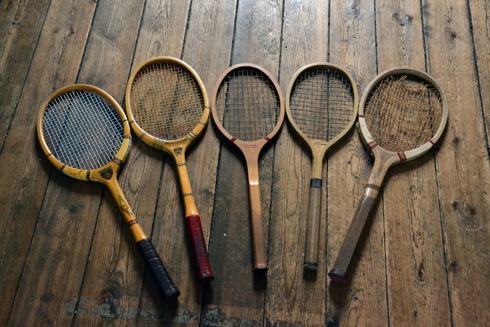 Lot de 5 anciennes raquettes de tennis en bois  J.stane