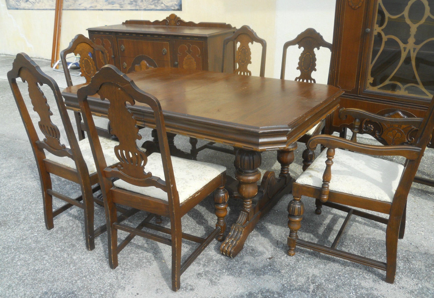 Vintage PA House Cherry 9 pcs Dining Room Set By Bassett Manuf. Co. Inc