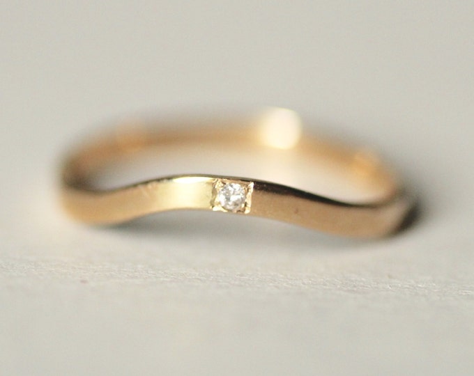 Single Diamond Carved Wedding Band Stackable Dainty 14k Solid Gold Delicate Simple minimalist Wedding Ring