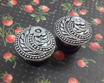 Plugs Gauges - Metal Daisy Plugs - 2ga (6mm), 0ga (8mm), 00ga (10mm), 7/16" (11mm), 1/2" (12mm), 9/16" (14mm)