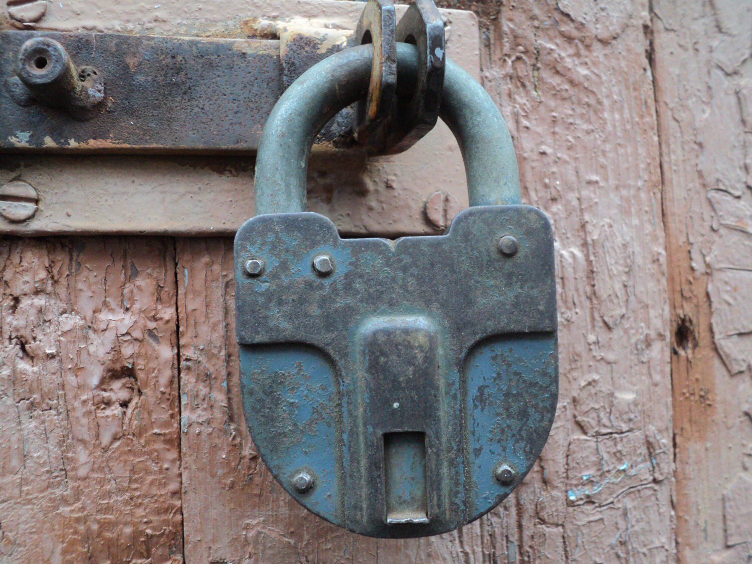 old castle.old padlock 1960s ussr. antique rustic castle, old old castle.old padlock 1960s ussr. antique rustic castle, old