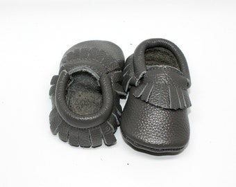 FREE SHIPPING! Grey Baby Moccasins // Grey Toddler Moccasins // Baby Boy Moccasin // Baby Mocassin // Neutral Baby Shoe