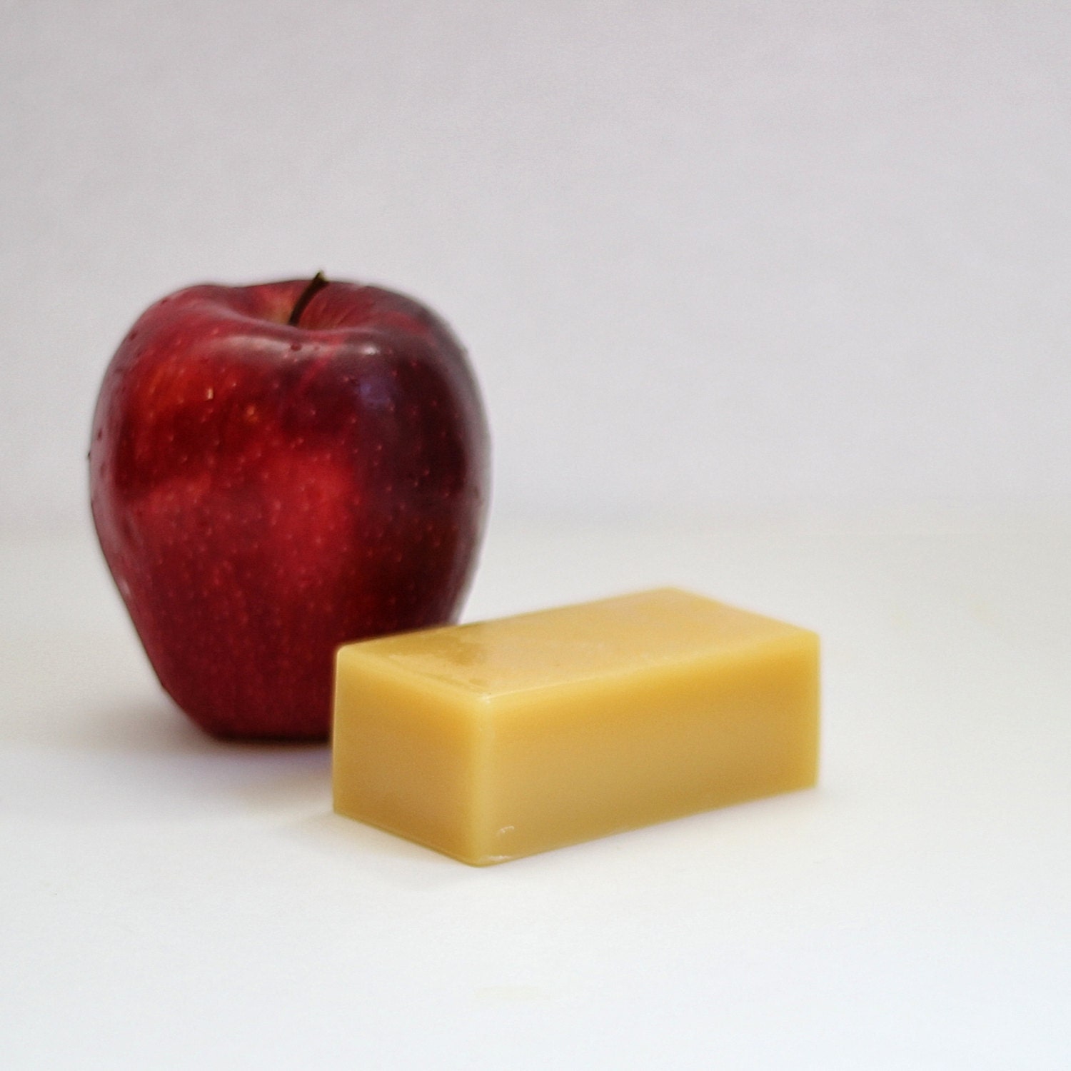 Pure Beeswax Bar Raw Beeswax for Fabric waxing and candle