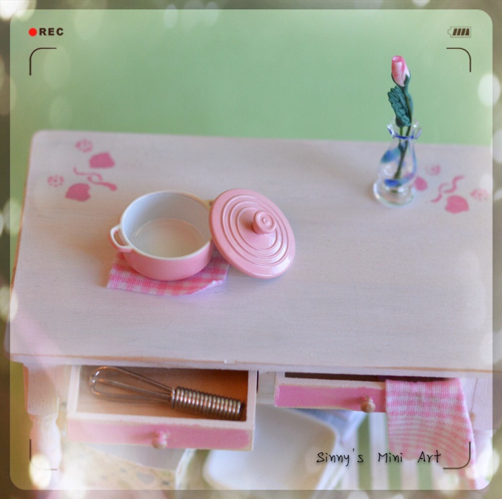 112 Dollhouse Miniature Colorful Coated CastIron Covered