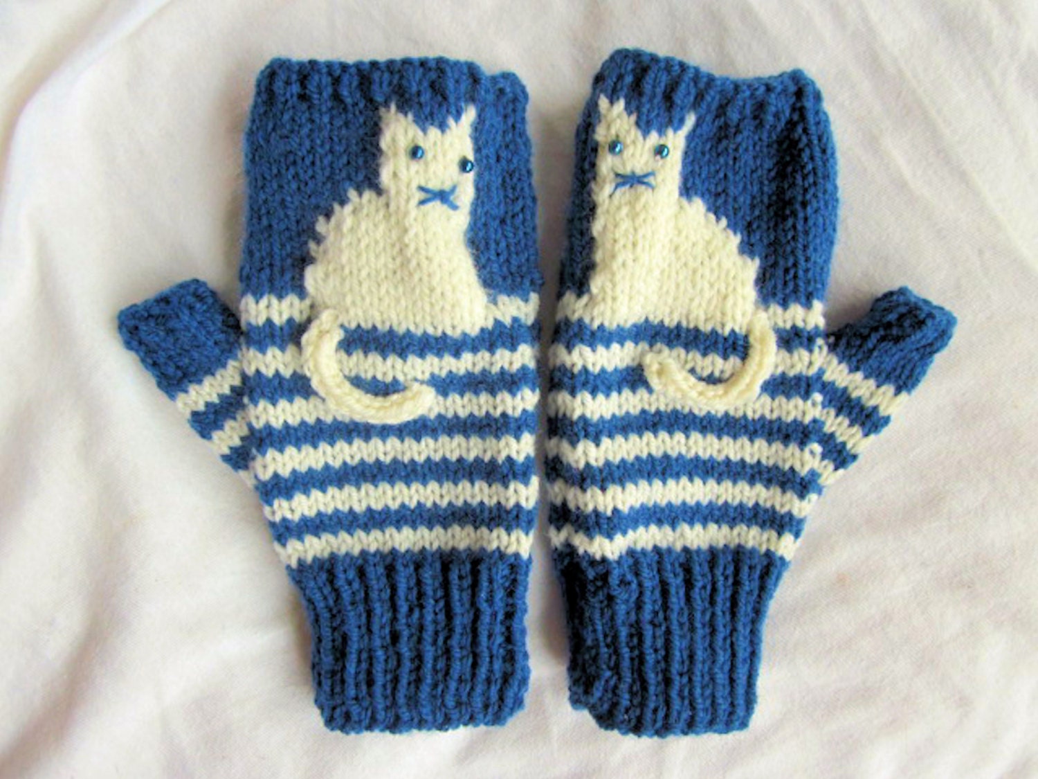 Fingerless knitted cat gloves