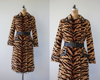 vintage 1960s coat / 60s Tiger Print Trench Coat / Belted Coat / Faux Fur / SZ M L