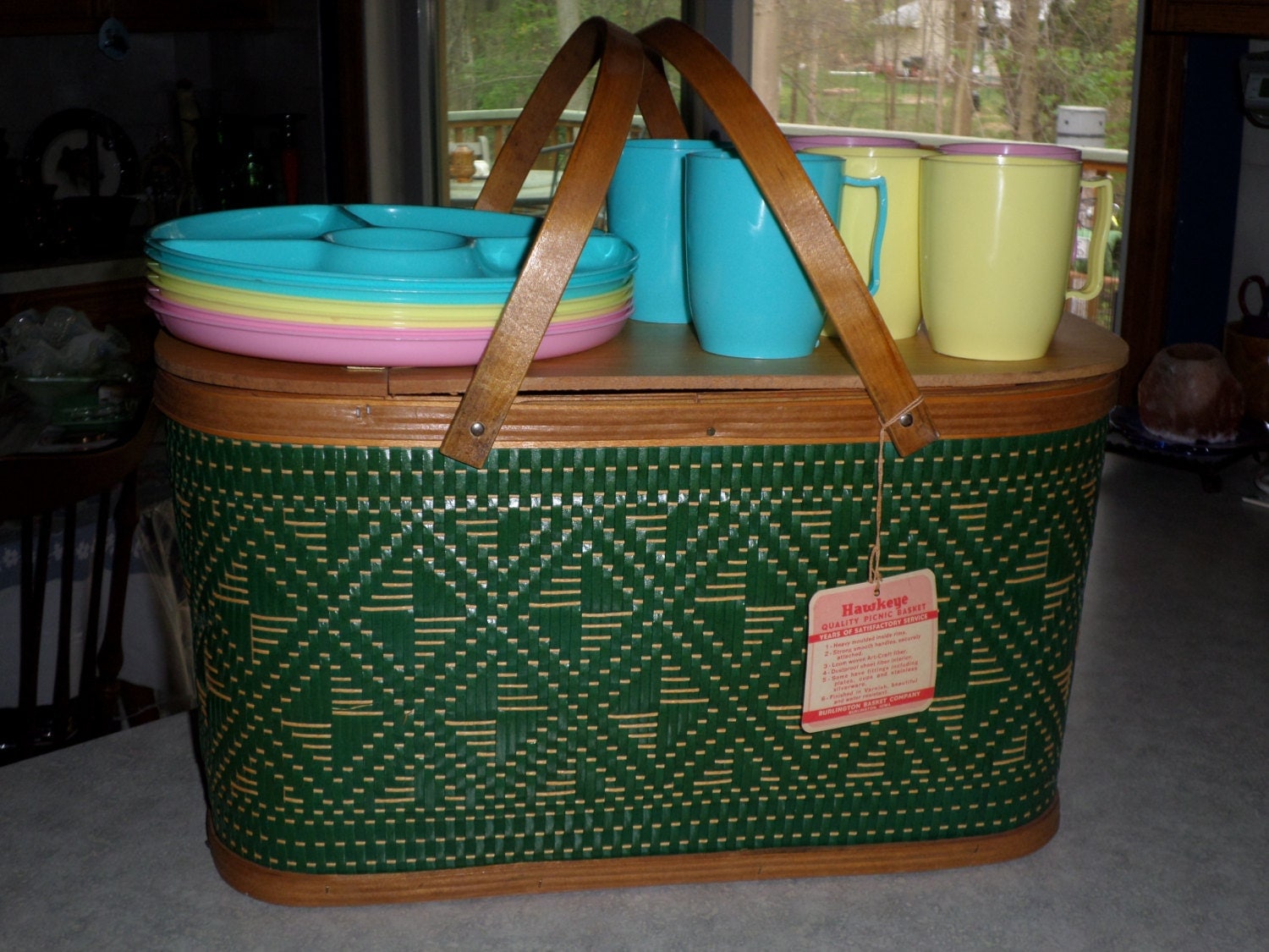 Hawkeye Burlington Basket Company Iowa Quality Picnic Basket