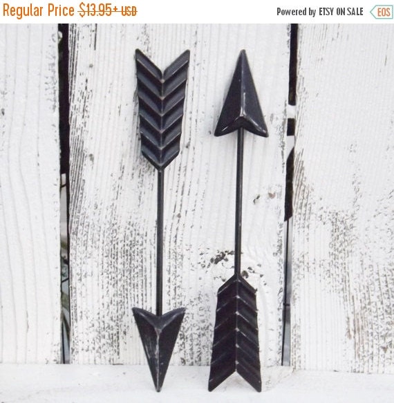 Black Metal Wall Arrow / Gold Arrow / Bronze by Theshabbyshak