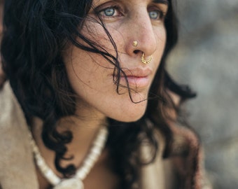 Small Tribal Gold nosering ~ 9 karat
