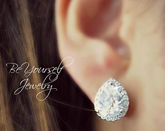 White Crystal Bridal Earrings Wedding Jewelry Teardrop Bride Earrings Cluster Wedding Earring Cubic Zirconia Stud Earring CZ Bridesmaid Gift