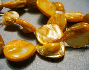 Mother of Pearl Nuggets Orange 15 - 20MM