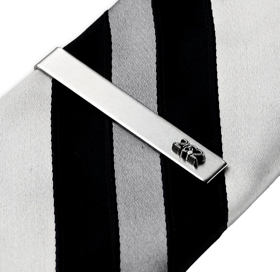 how to use a tie clasp
