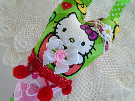 Hello Kitty Heart Pillow / Girls Hello Kitty Bedroom by DoesMeadow